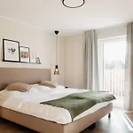 Collis Hill Hotel *