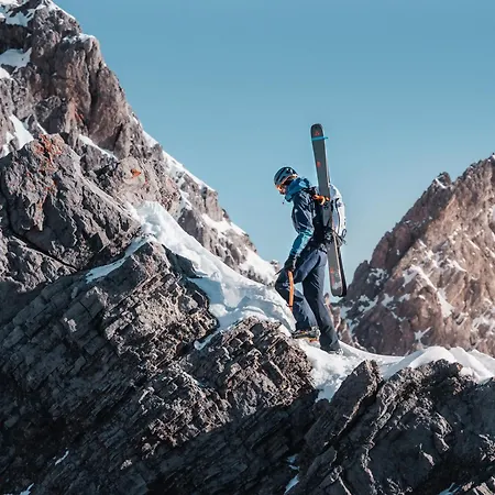 Collis Hill Szálloda *